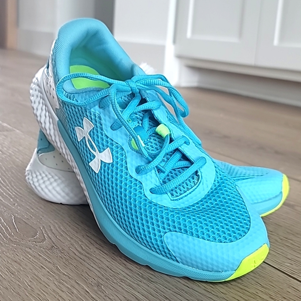 NEW Under Armour Girls' Charged Rogue 3 Running Shoes Size 7